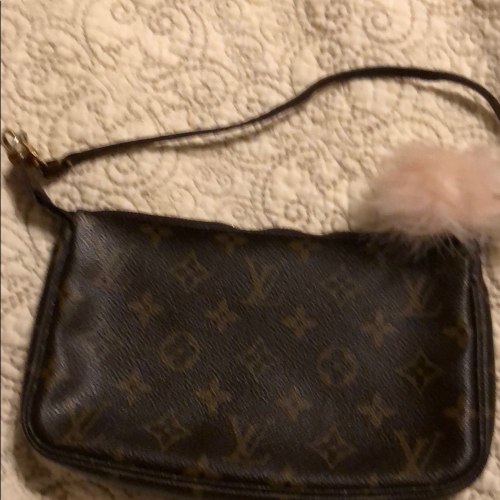 Lv pochette